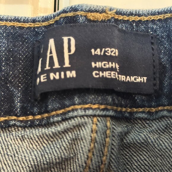 GAP Denim High Rise Raw Hem Jeans โ Size 14 / 32 ๐ Description: Chic and edgy - Picture 4 of 7